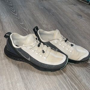 Women’s Nike size 9